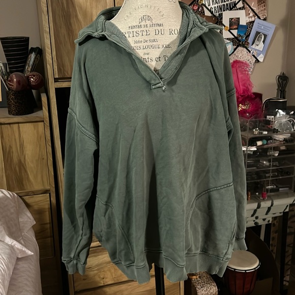 aerie Tops - Aerie Green Oversized Sweatshirt - Medium